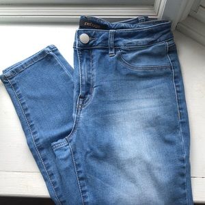 Charlotte Russe Refuge Skinny Jeans size 6!!